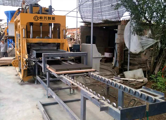 免燒磚機生產路面磚 QT10-15混凝土制磚機